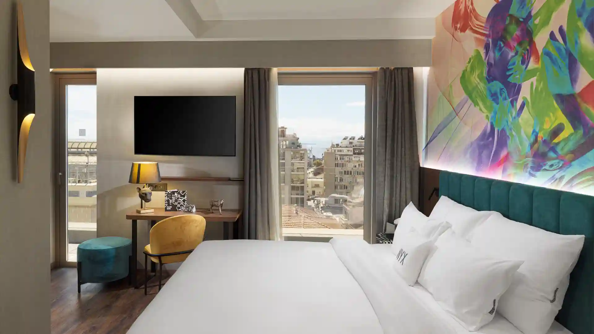 NYX Hotels - executiveRoomWithBusinessLoungeAccess_04.webp